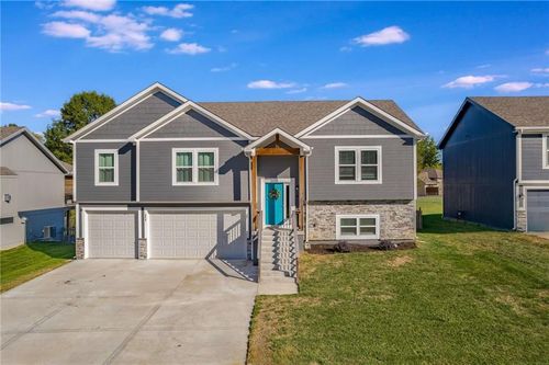 428 Lilly Ln, Liberty, MO, 64068-2712 | Card Image