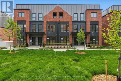 33 Burleigh Mews, Thornhill, ON, L4J0M1 | Card Image