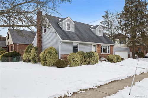 136 3rd St, New Hyde Park, NY, 11040-4412 | Card Image