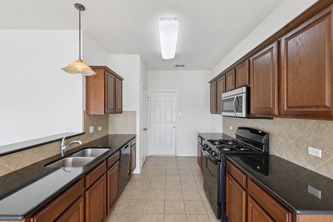 APT-98 - 1900 Little Elm Trl, Townhouse with 3 bedrooms, 3 bathrooms and 2 parking in Cedar Park TX | Image 9