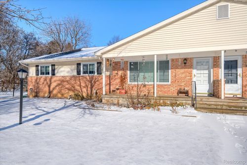 apt-10-3337 Field Rd, Clio, MI, 48420-1177 | Card Image