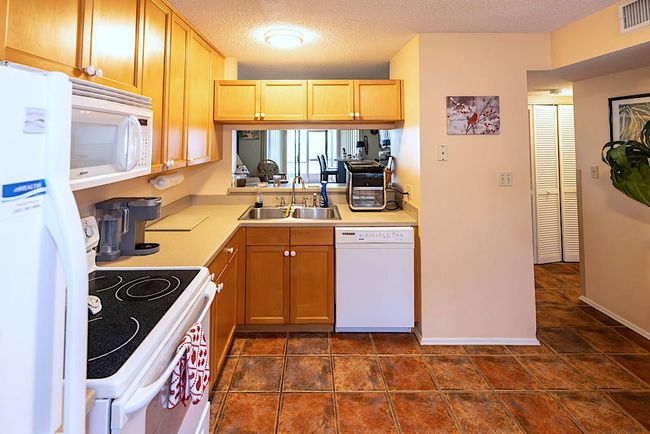 APT-2 - 5740 Marina Dr, House attached with 2 bedrooms, 2 bathrooms and null parking in Sebastian FL | Image 6
