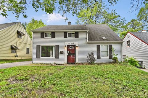 19519 Meadowlark Ln, Warrensville Heights, OH, 44128-2742 | Card Image