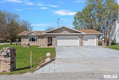 1301 4th St, Pawnee, IL, 62558-9678 | Card Image