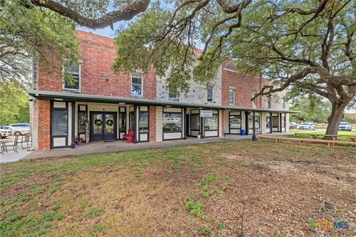 805 N Main St, Salado, TX, 76571-5864 | Card Image