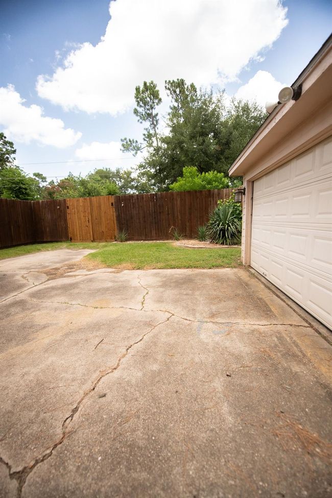 Garage and 8ft gate with double gate doors | Image 48