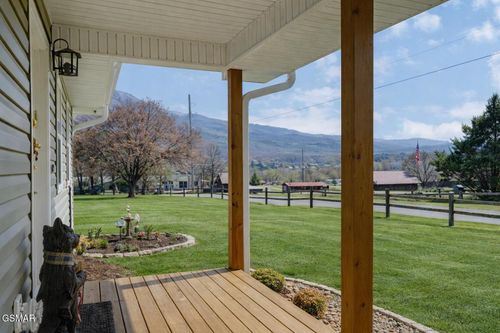 3138 Laurelwood Ln, Sevierville, TN, 37862-8362 | Card Image