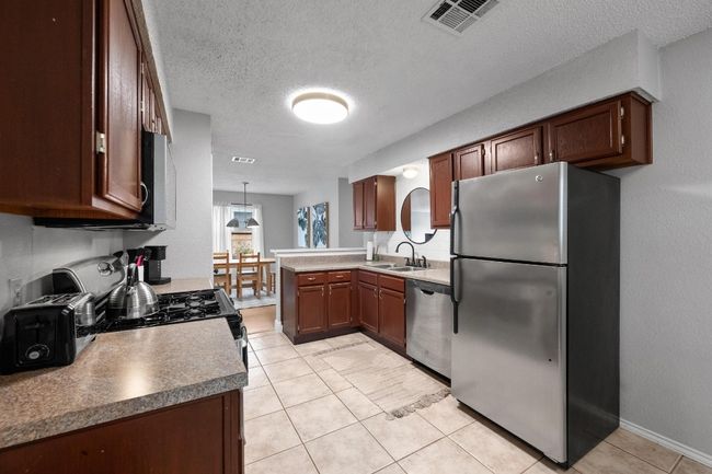 Kitchen with stainless steel appliances | Image 12