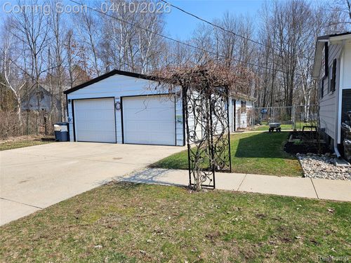 8089 Fulmer Rd, Millington, MI, 48746-9775 | Card Image