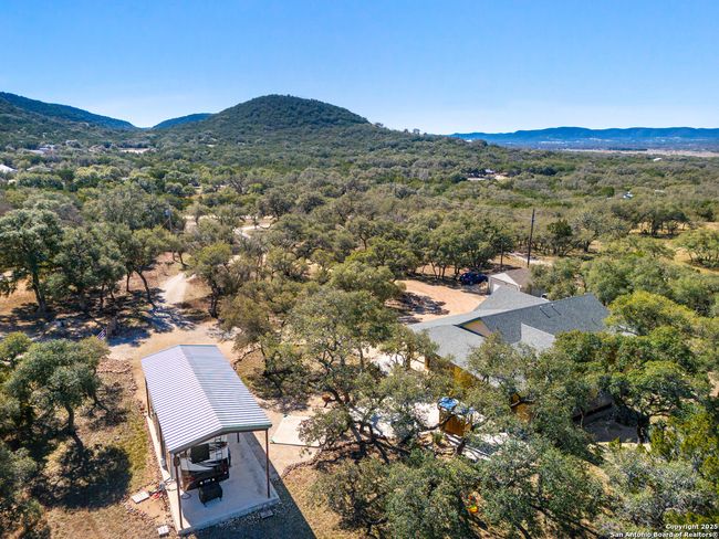 381 Camino Primero, House other with 3 bedrooms, 2 bathrooms and null parking in Leakey TX | Image 56