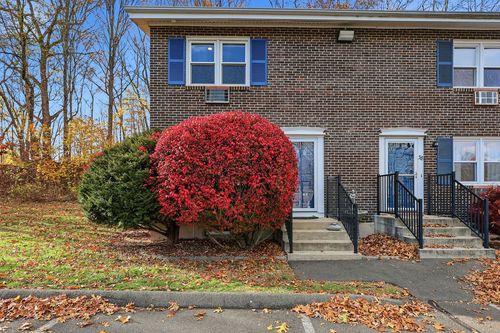 40-40 Woodridge Dr, Cheshire, CT, 06410-1942 | Card Image