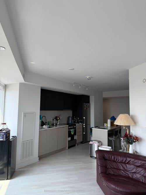 1205-8 Tippett Rd, Toronto, ON, M3H0E7 | Card Image