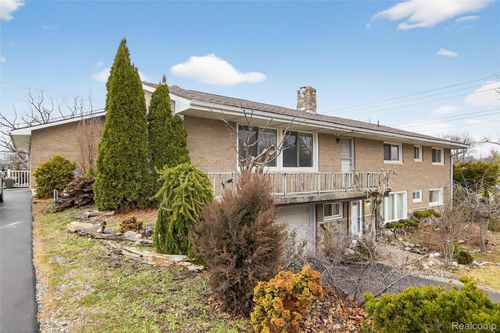 7975 Bendix Road, Genoa Township, MI, 48114 | Card Image