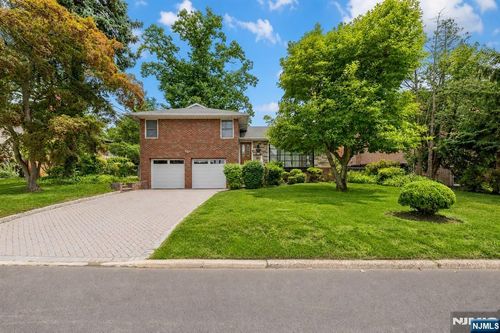 545 Summit St, Englewood Cliffs, NJ, 07632-3023 | Card Image