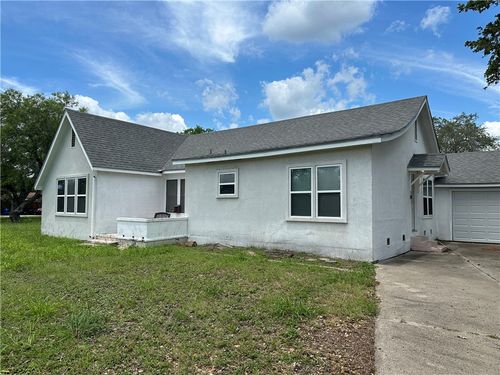1005 E Fulton Street, Sinton, TX, 78387 | Card Image