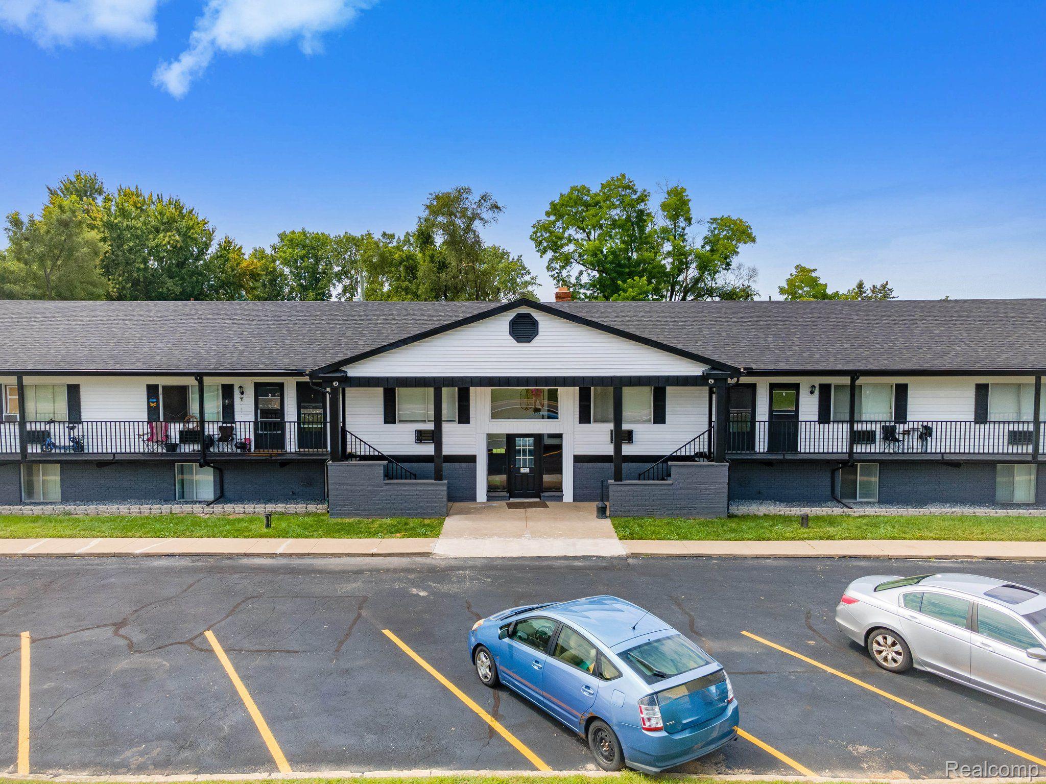 Residential Lease in Wolverine Lake Village 4
