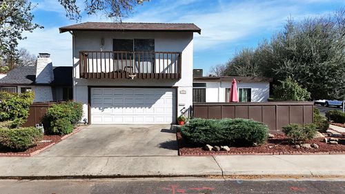 300 Los Verdes Court, Modesto, CA, 95354 | Card Image