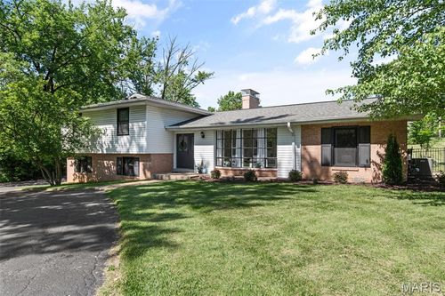 1a-1 Woodoaks Trail Circle, Ladue, MO, 63124 | Card Image