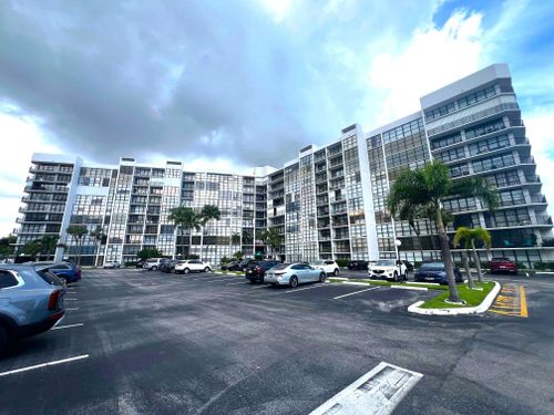 528-800 Parkview Dr, Hallandale Beach, FL, 33009 | Card Image