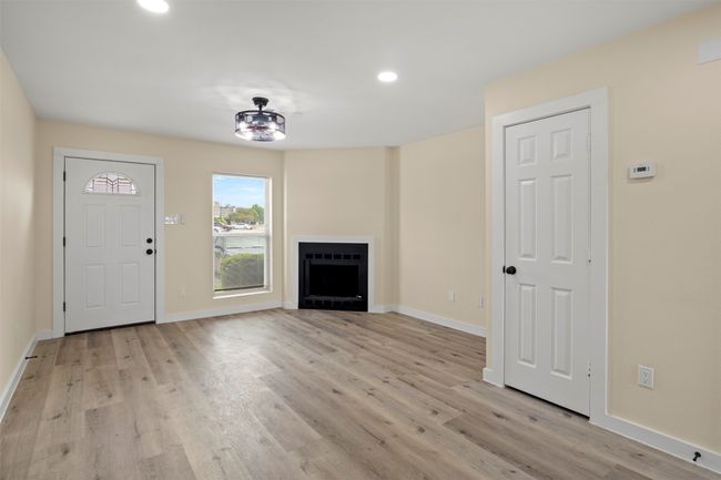 APT-6 - 717 Lee St, Condo with 2 bedrooms, 2 bathrooms and null parking in Mesquite TX | Image 4