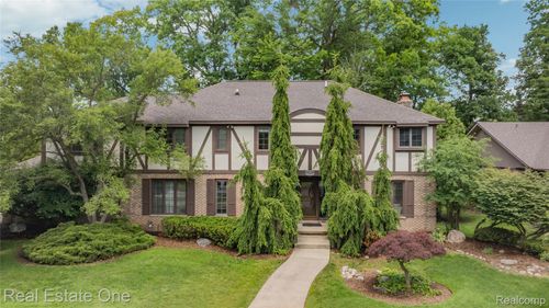 2250 Bloomfield Woods Ct, West Bloomfield, MI, 48323-1914 | Card Image