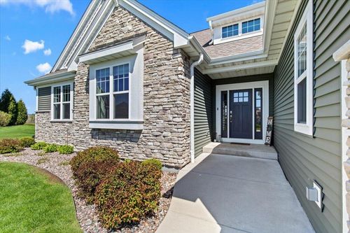 W158N6711 Tamarack Trail, Menomonee Falls, WI, 53051 | Card Image
