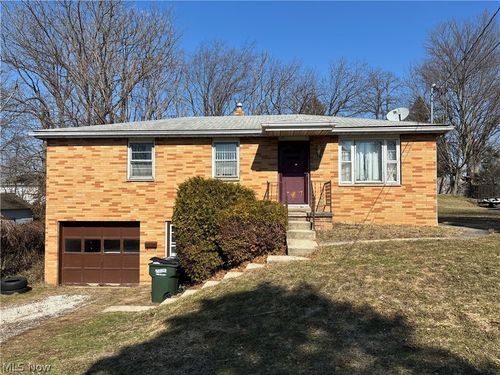 627 Lincoln Ave, Barberton, OH, 44203-2976 | Card Image