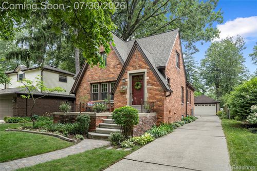 9625 Blackburn St, Livonia, MI, 48150-2804 | Card Image