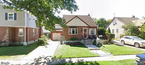8438 246th St, Bellerose, NY, 11426-1725 | Card Image