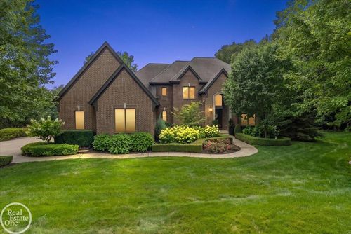 2761 Plum Creek Dr, Oakland, MI, 48363-2150 | Card Image