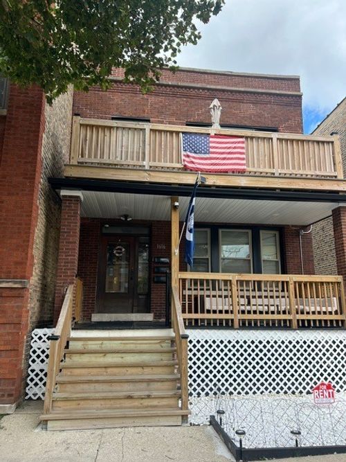 2-1616 Roscoe St, Chicago, IL, 60657-1216 | Card Image