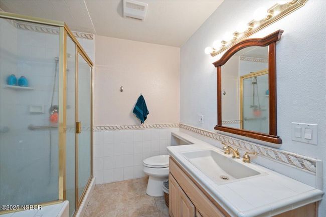21-Bathroom | Image 15