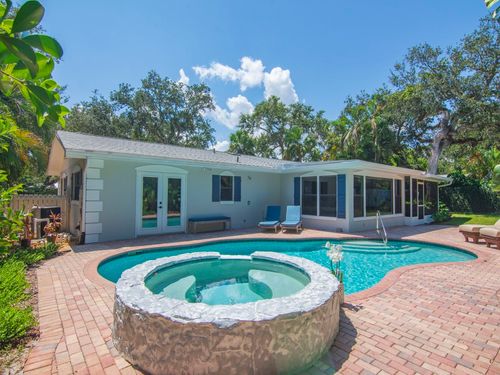 611 Gardenia Ln, Vero Beach, FL, 32963-1862 | Card Image