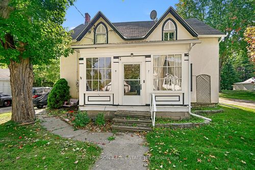 {{alt}} | Card Image