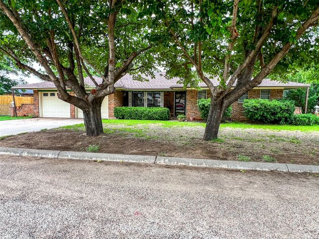 1408 N Avenue J, House other with 3 bedrooms, 2 bathrooms and null parking in Haskell TX | Image 40