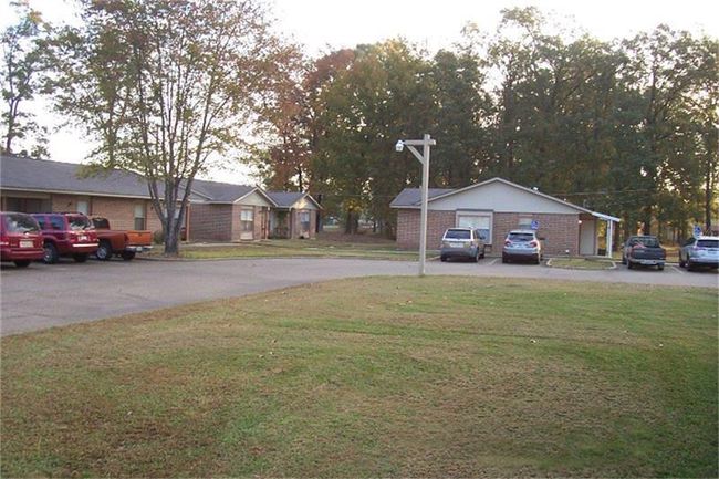 303 E Avenue E, Condo with 1 bedrooms, 1 bathrooms and null parking in Hooks TX | Image 5
