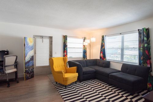 9-401 N J St, Lake Worth Beach, FL, 33460-3056 | Card Image