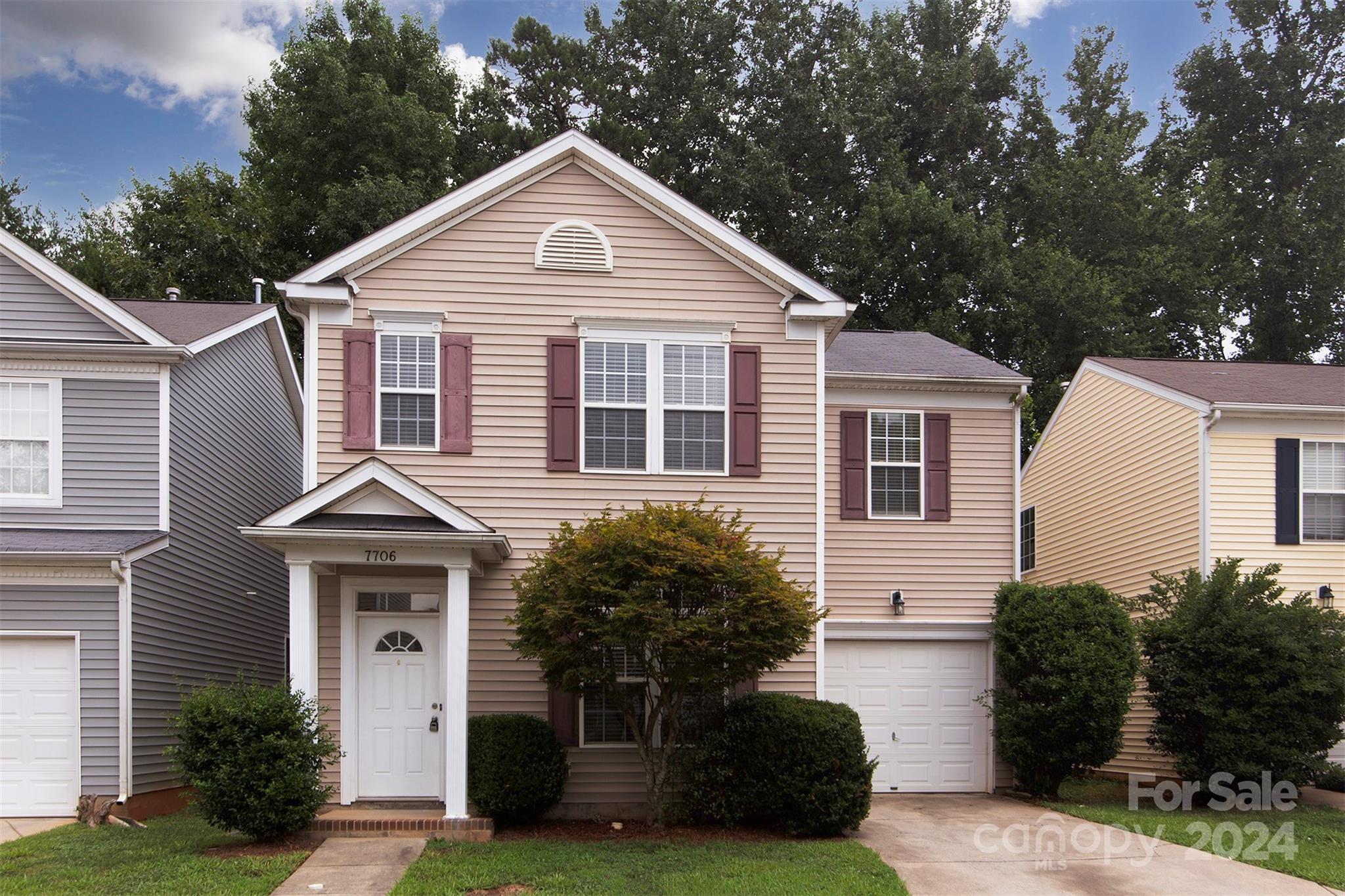 Brisbane Ct, Charlotte, NC 28215
