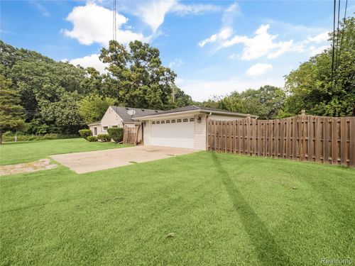 45175 Willis Rd, Sumpter Township, MI, 48111-8943 | Card Image