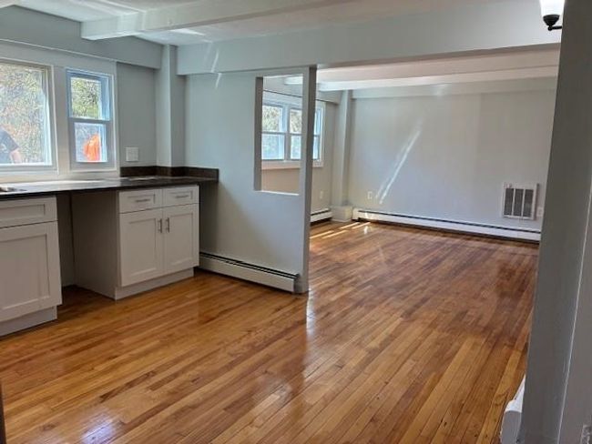 APT-9 - 3 S Shore Rd, Condo with 2 bedrooms, 1 bathrooms and null parking in Salem NH | Image 5