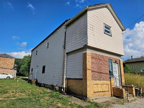 1424 4th Ave, Beaver Falls, PA, 15010-4250 | Card Image