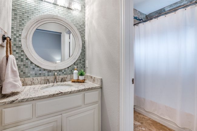 Full bath with vanity, part of the jack and jill bath! | Image 22