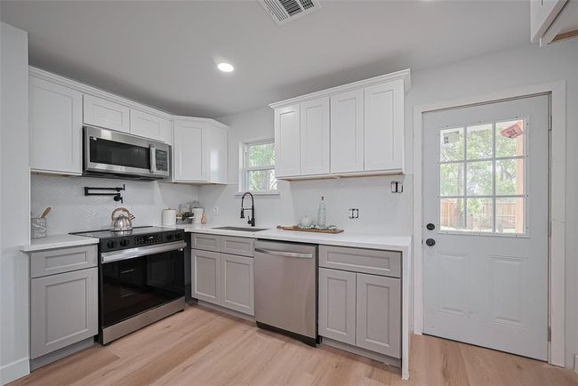 7406 Valeda Dr, House other with 3 bedrooms, 2 bathrooms and null parking in Deer Park TX | Image 7