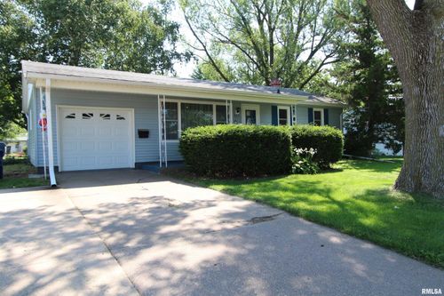 915 N 12th St, Clinton, IA, 52732-4828 | Card Image