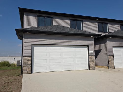 612 Grindstone Cir, Waterloo, IA, 50702-6134 | Card Image