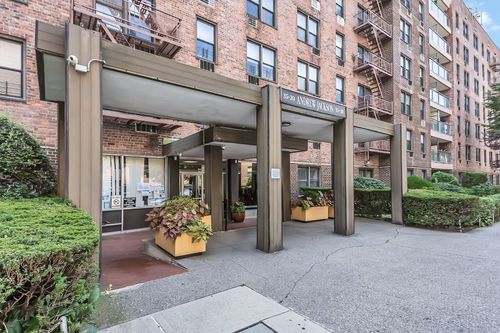 b-35 Leverich St, Jackson Heights, NY, 11372-3951 | Card Image