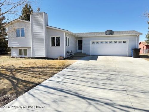 664 6th Ave Sw, Dickinson, ND, 58601-5881 | Card Image