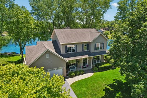 605 Tulip Cir, Island Lake, IL, 60042-8815 | Card Image