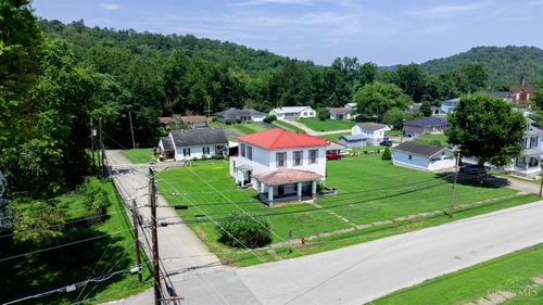 21 E 8th St, Manchester, OH, 45144 | Card Image