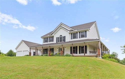 9133 Coronado Cir, De Soto, KS, 66018-8413 | Card Image